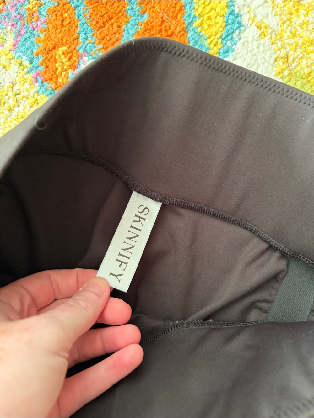 SKINNIFY CAPRI CROP RESISTANCE BAND LEGGINGS LARGE - Picture 4 of 6